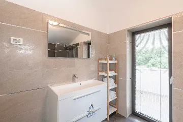 4-Bedroom Villa in Pican for up to 10 Guests