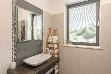 4-Bedroom Villa in Pican for up to 10 Guests