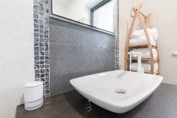 4-Bedroom Villa in Pican for up to 10 Guests