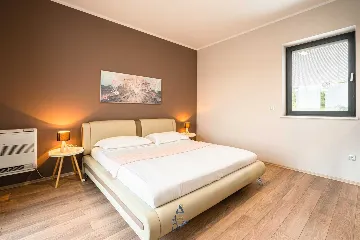 4-Bedroom Villa in Pican for up to 10 Guests