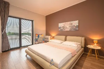 4-Bedroom Villa in Pican for up to 10 Guests