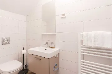 4-Bedroom Villa in Pican for up to 10 Guests