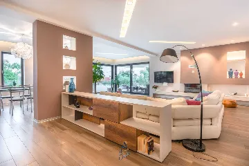 4-Bedroom Villa in Pican for up to 10 Guests