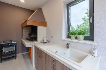 4-Bedroom Villa in Pican for up to 10 Guests