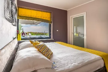 4-Bedroom Villa in Pican for up to 10 Guests