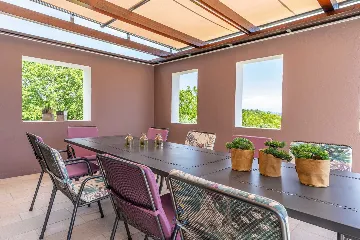 4-Bedroom Villa in Pican for up to 10 Guests