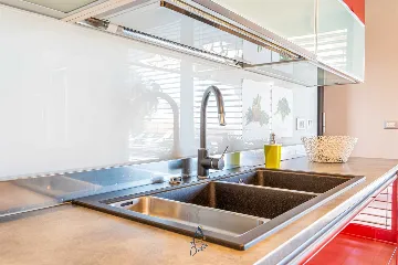 4-Bedroom Villa in Pican for up to 10 Guests