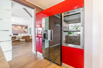 4-Bedroom Villa in Pican for up to 10 Guests