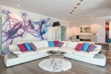 4-Bedroom Villa in Pican for up to 10 Guests