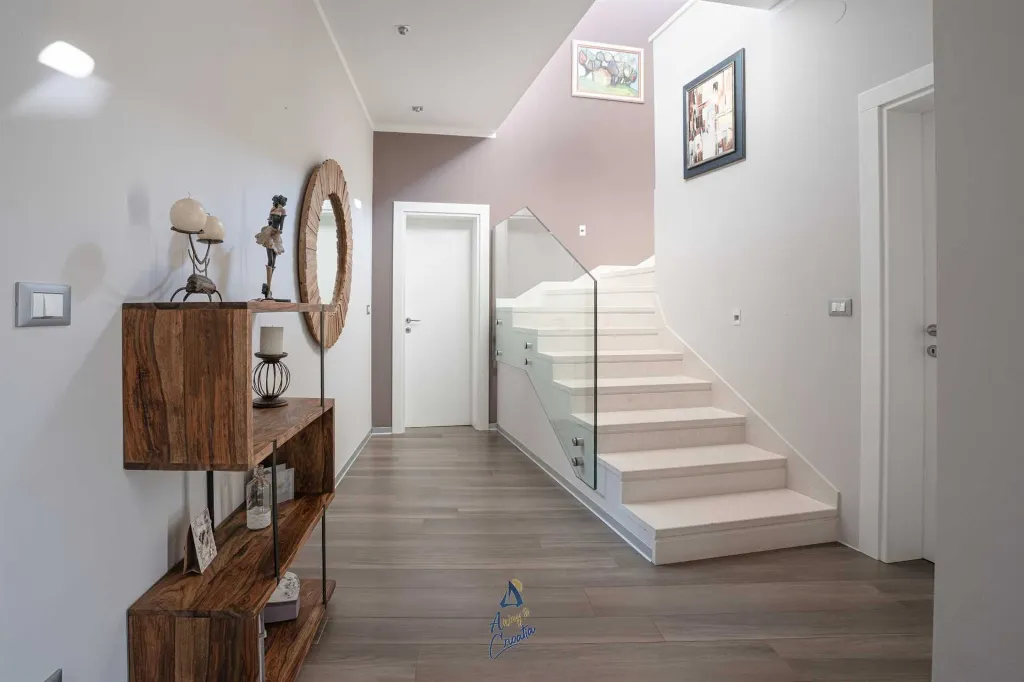 4-Bedroom Villa in Pican for up to 10 Guests