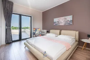 4-Bedroom Villa in Pican for up to 10 Guests