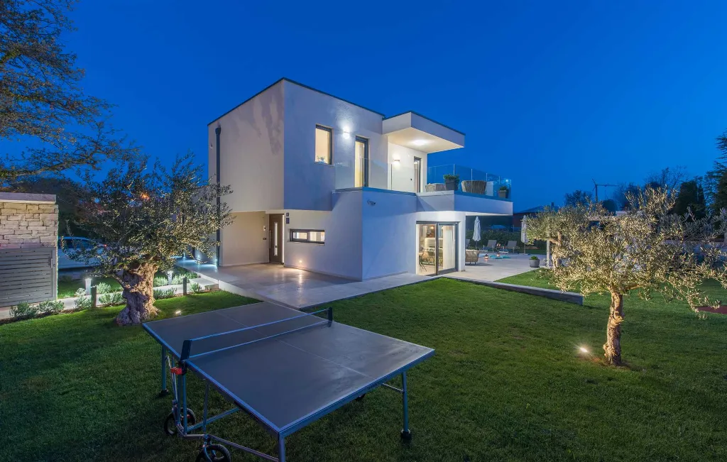 4-Bedroom Villa with Heated Pool in Poreč
