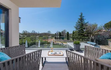 4-Bedroom Villa with Heated Pool in Poreč