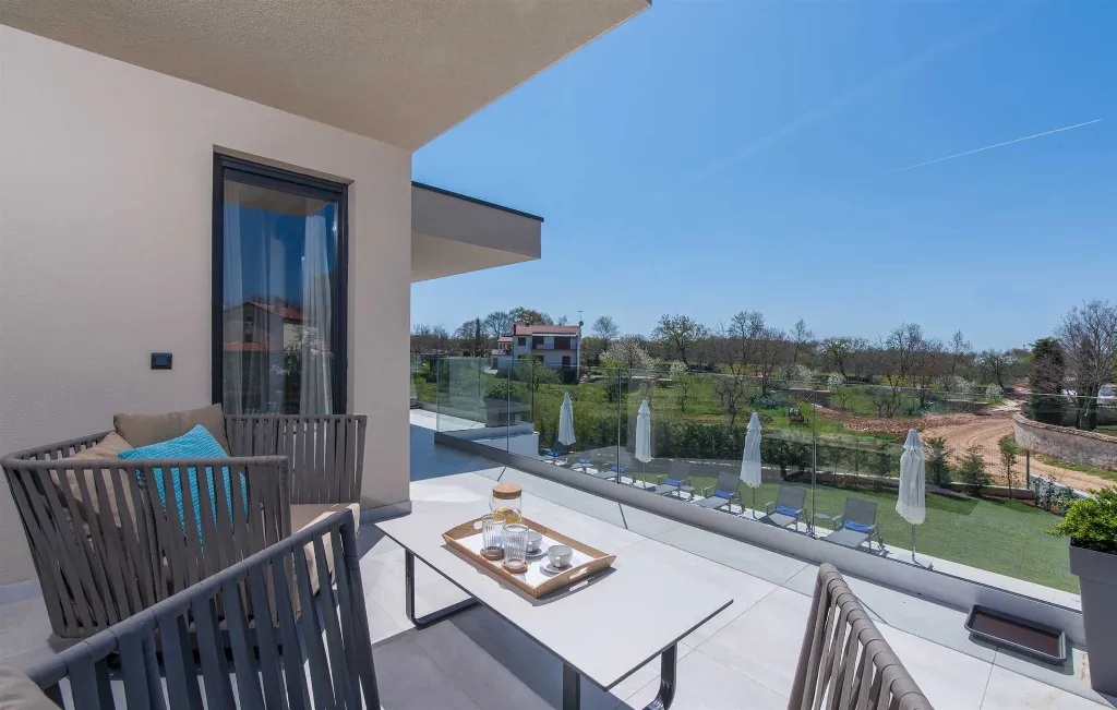 4-Bedroom Villa with Heated Pool in Poreč