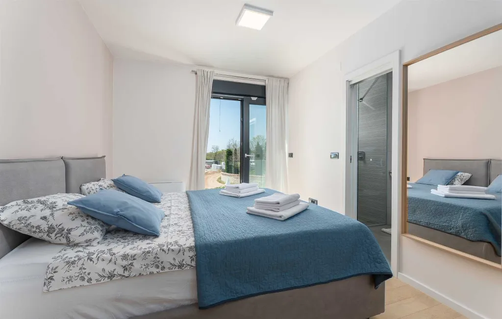4-Bedroom Villa with Heated Pool in Poreč
