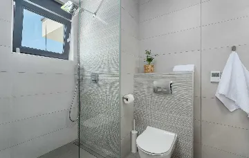 4-Bedroom Villa with Heated Pool in Poreč