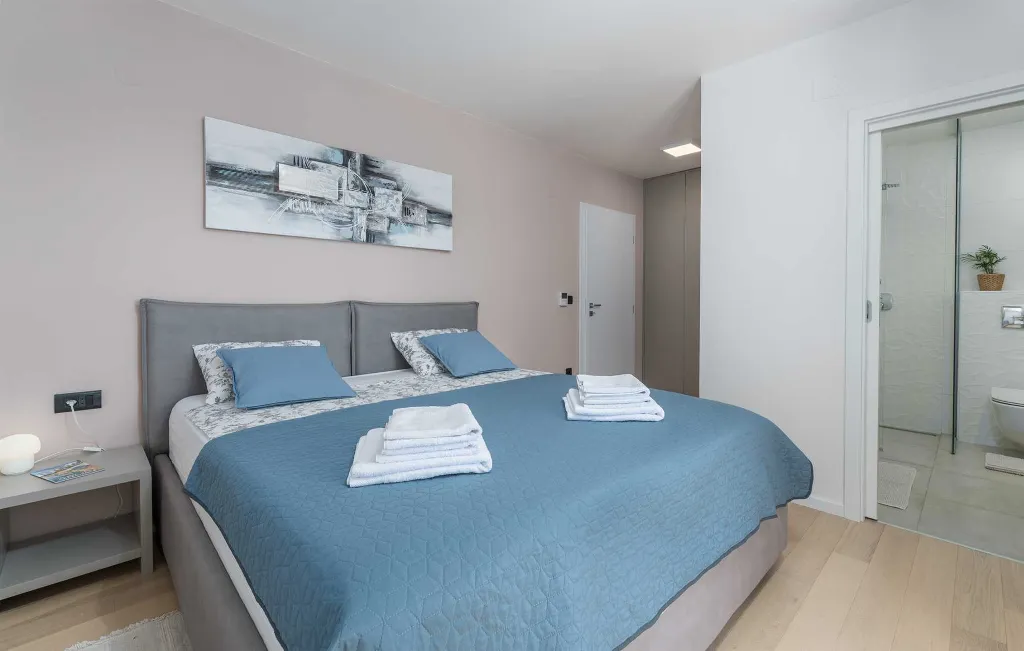 4-Bedroom Villa with Heated Pool in Poreč