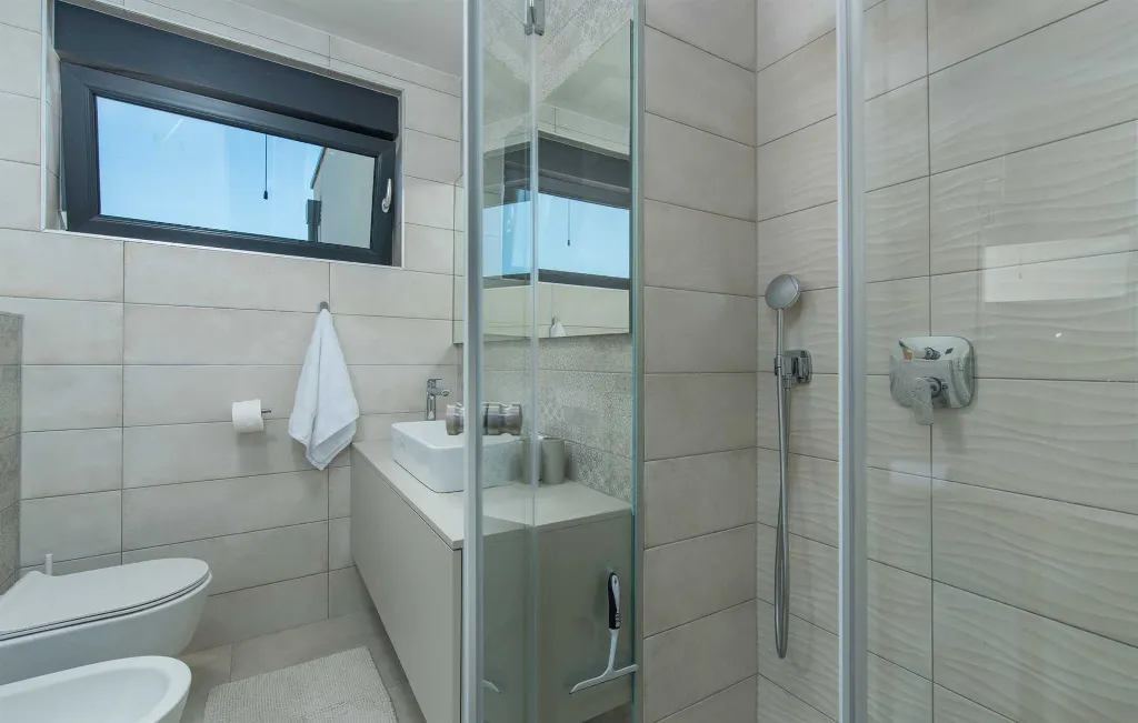 4-Bedroom Villa with Heated Pool in Poreč