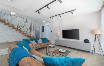 4-Bedroom Villa with Heated Pool in Poreč