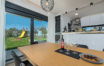 4-Bedroom Villa with Heated Pool in Poreč