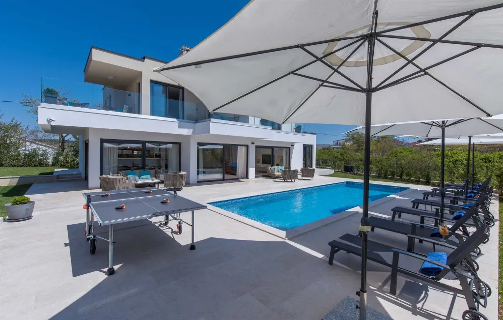 4-Bedroom Villa with Heated Pool in Poreč