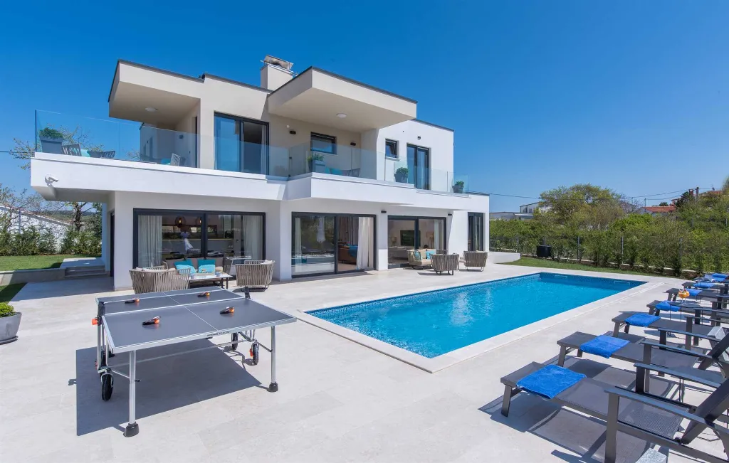 4-Bedroom Villa with Heated Pool in Poreč