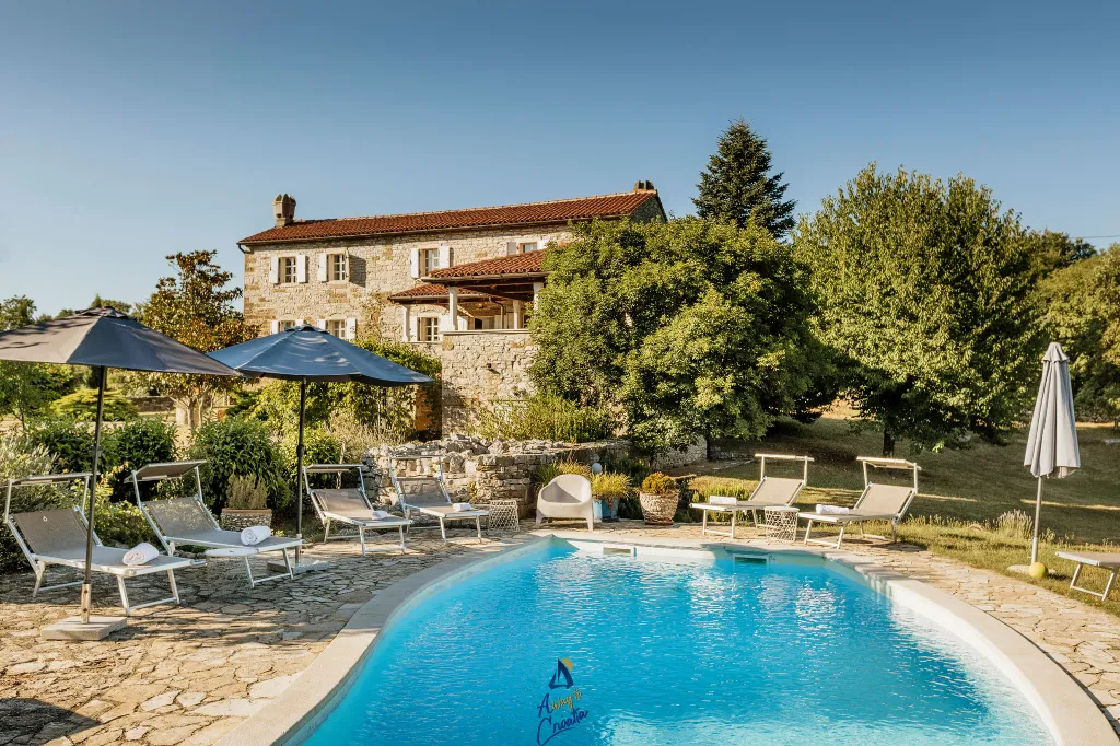 Makovci Villa with Pool for Up to 10 Guests