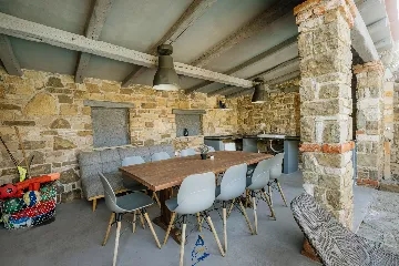 Makovci Villa with Pool for Up to 10 Guests