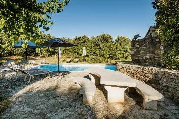 Makovci Villa with Pool for Up to 10 Guests