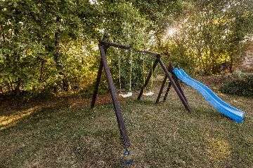 Makovci Villa with Pool for Up to 10 Guests