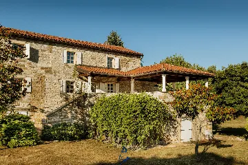 Makovci Villa with Pool for Up to 10 Guests