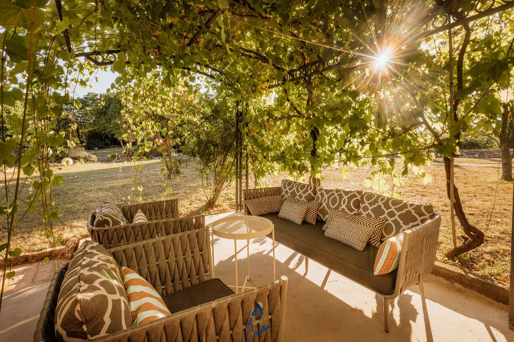 Makovci Villa with Pool for Up to 10 Guests