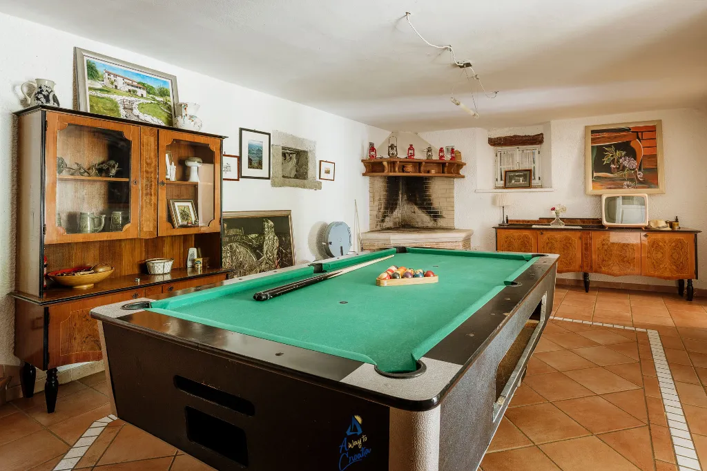 Makovci Villa with Pool for Up to 10 Guests