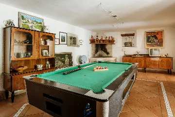 Makovci Villa with Pool for Up to 10 Guests