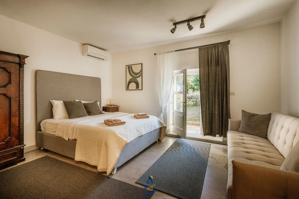 Makovci Villa with Pool for Up to 10 Guests