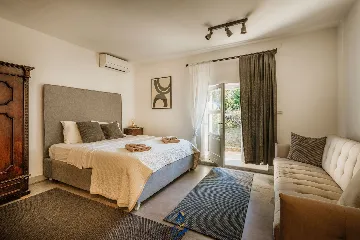 Makovci Villa with Pool for Up to 10 Guests