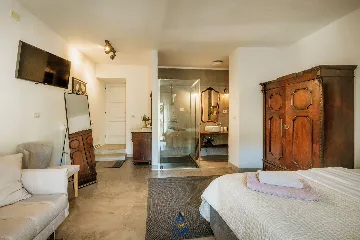 Makovci Villa with Pool for Up to 10 Guests