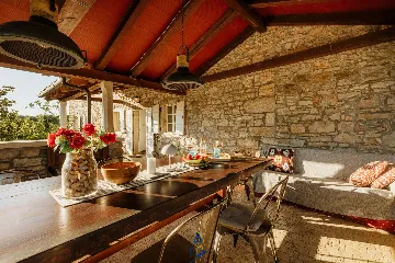 Makovci Villa with Pool for Up to 10 Guests