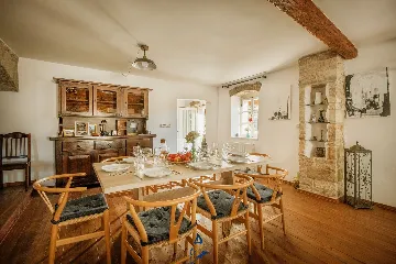 Makovci Villa with Pool for Up to 10 Guests