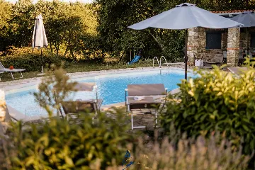 Makovci Villa with Pool for Up to 10 Guests