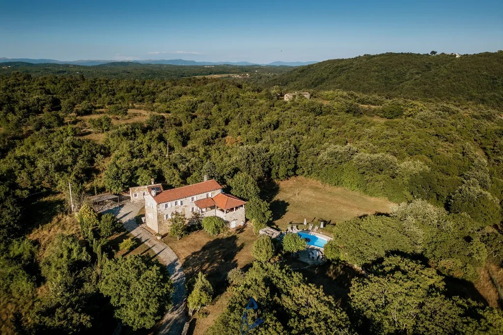 Makovci Villa with Pool for Up to 10 Guests