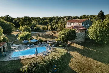 Makovci Villa with Pool for Up to 10 Guests