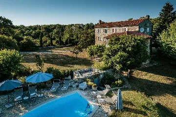 Makovci Villa with Pool for Up to 10 Guests