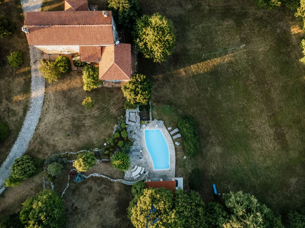 Makovci Villa with Pool for Up to 10 Guests