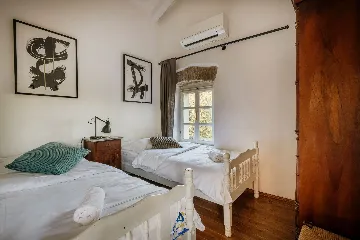 Makovci Villa with Pool for Up to 10 Guests