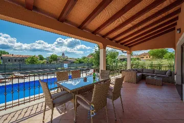 Villa in Tinjan for 6 Guests with Pool & Wellness