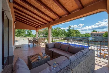 Villa in Tinjan for 6 Guests with Pool & Wellness