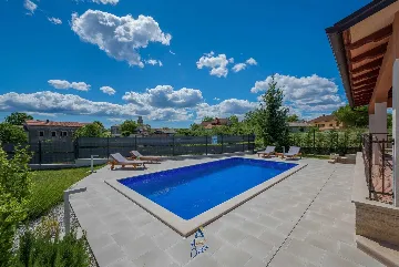 Villa in Tinjan for 6 Guests with Pool & Wellness