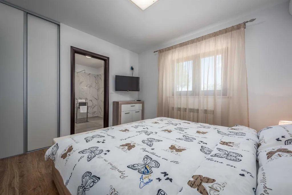 Villa in Tinjan for 6 Guests with Pool & Wellness
