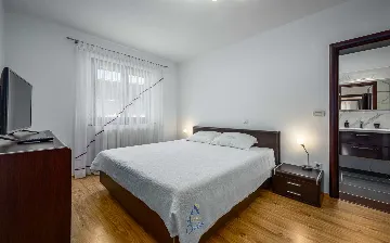 Villa in Tinjan for 6 Guests with Pool & Wellness